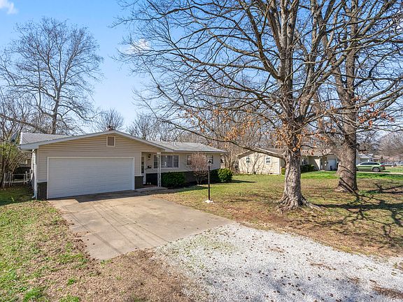 4th image of 1305 S Prince Lane