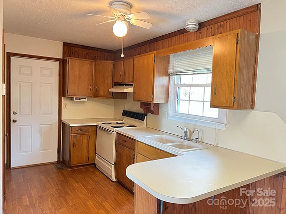 4th image of 219 W Edison Dr