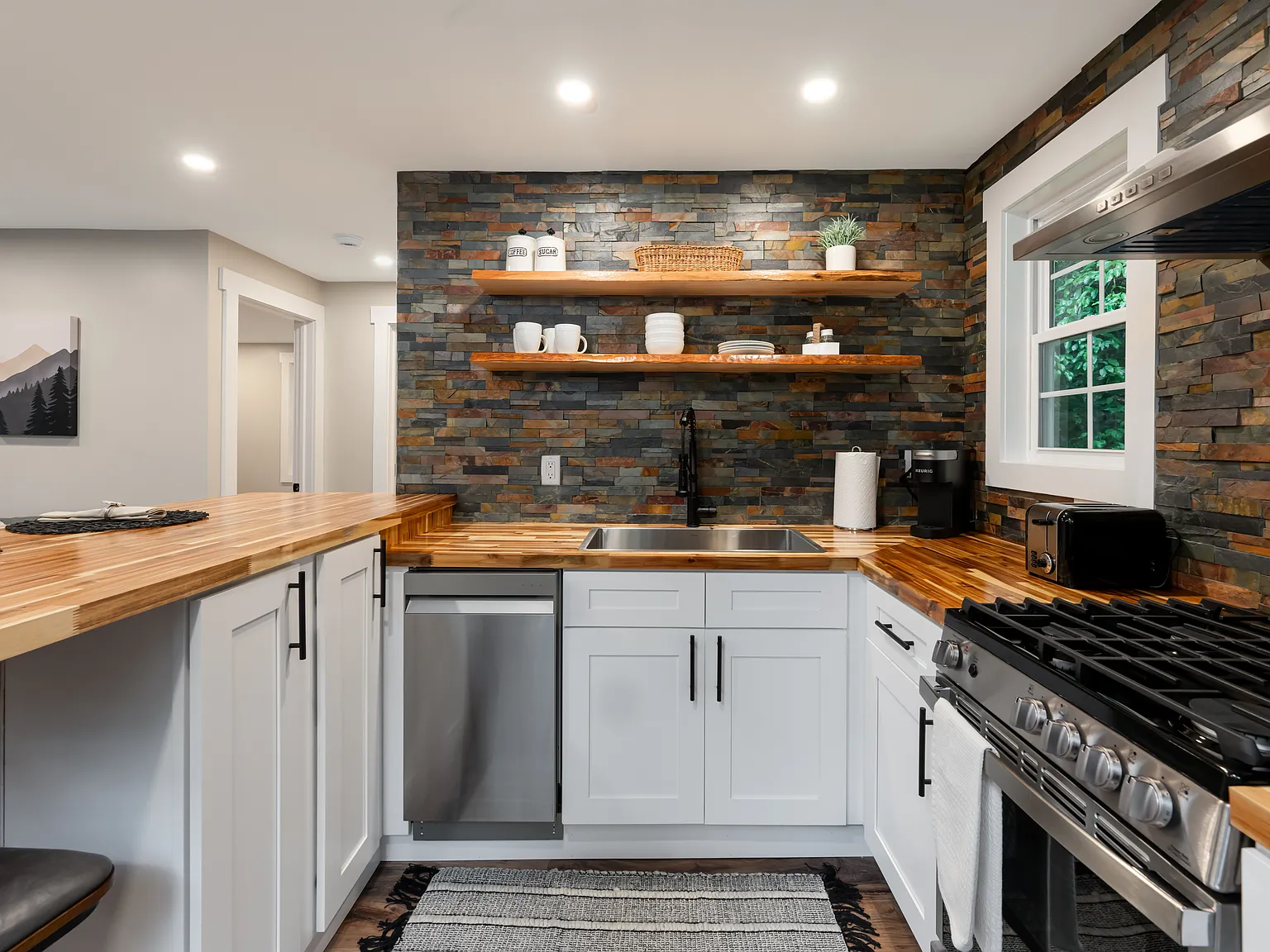 2 bed, 680 sqft, $1,980 — Photo 1