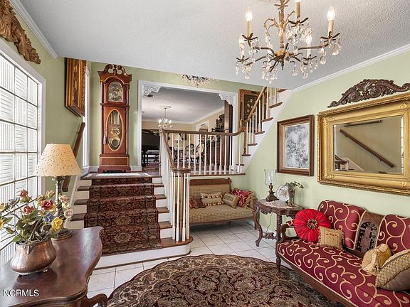 5th image of 123 Waterside Drive