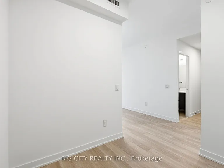 5105 Hurontario St #1401 — Photo 16