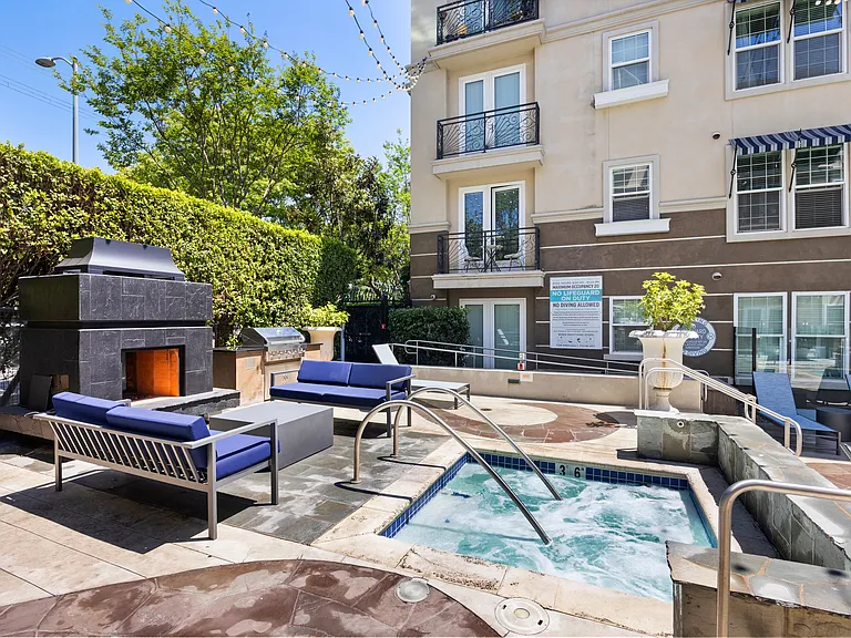 La Belle at Hollywood Towers — Photo 33