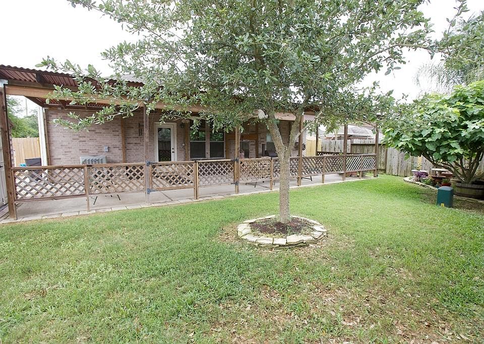 Who cares if it drizzles? Move the party under cover of this TEXAS-SIZE covered patio!