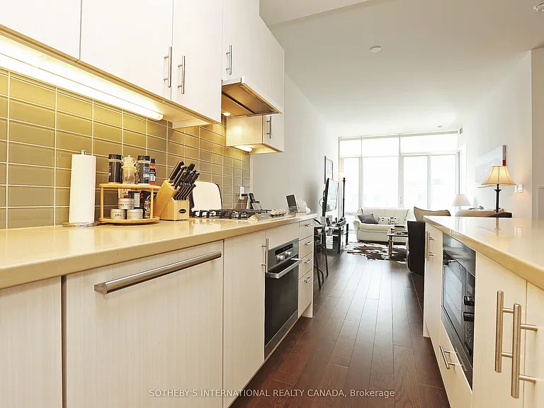 29 Queens Quay E #811 — Photo 3