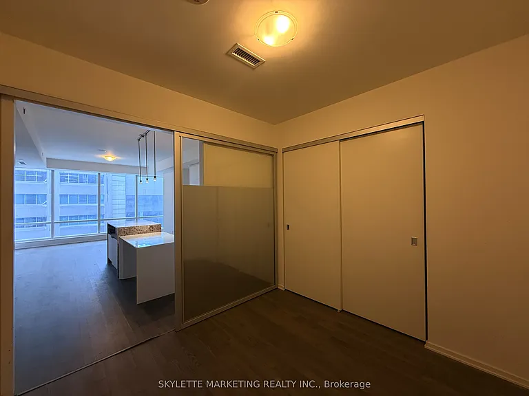 1 Bloor St E #422 — Photo 13