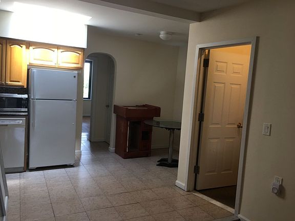 5th image of 2809 23rd Ave #2