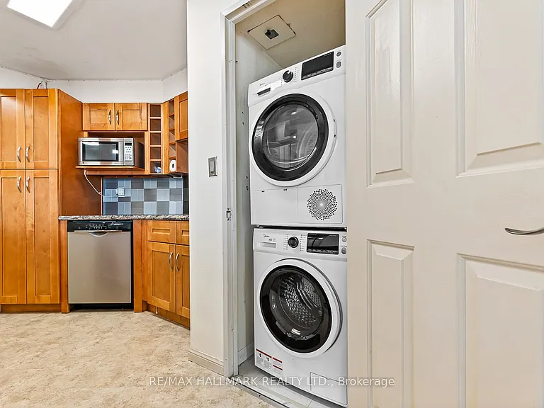 7 Carlton St #1813 — Photo 7