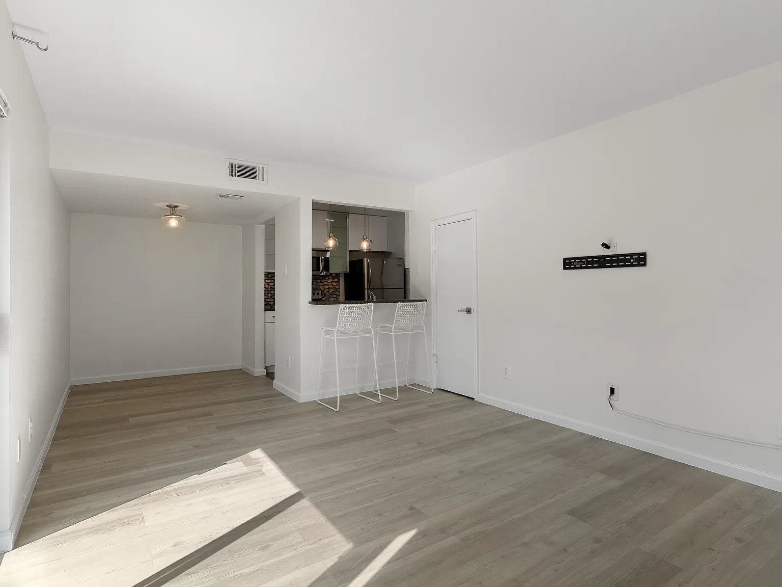 4211 Holland Ave — Photo 3
