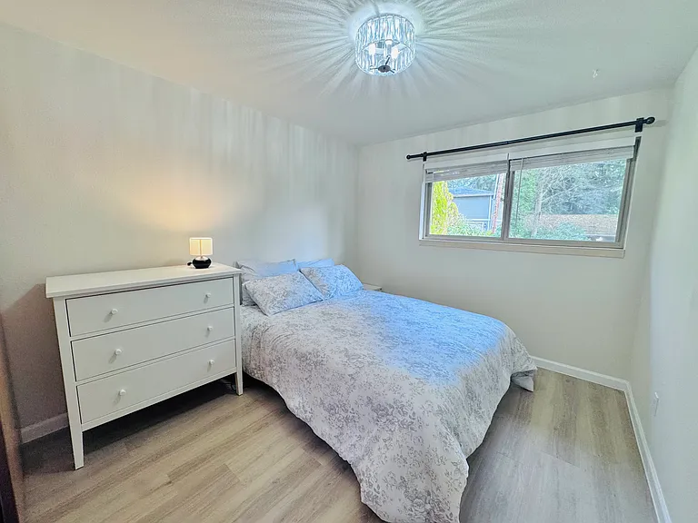 bedroom 3 (10 x 11 ft) with queen bed and closet (2.5 x 7)