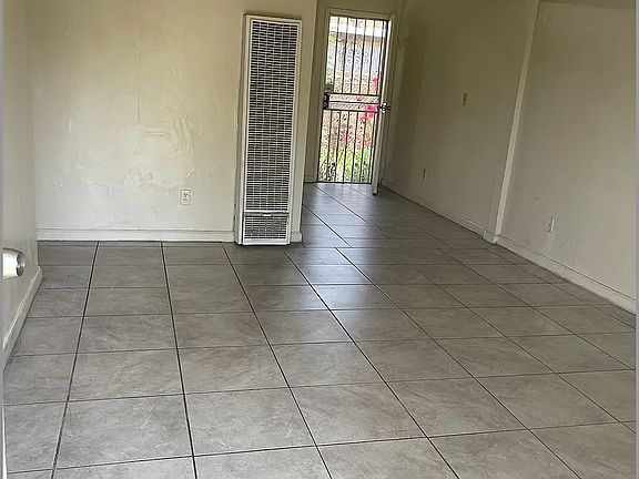4th image of 463 Pear St