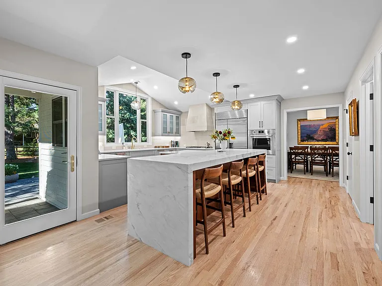 7030 Magnolia Cir — Photo 3