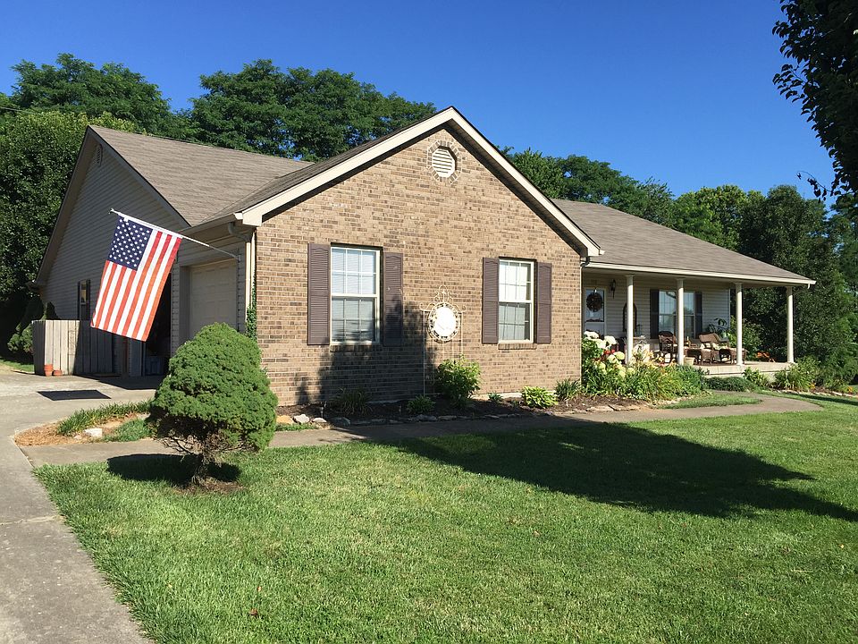 1st image of 208 Waverly Ln