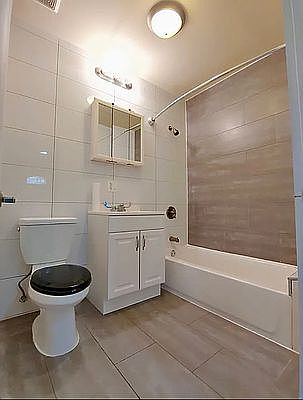 4th image of 623 Van Buren St #1