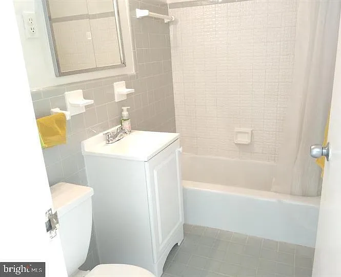 10401 Grosvenor Pl #1018 — Photo 15