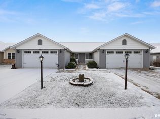 1112 Dixon St, Washington, IL 61571