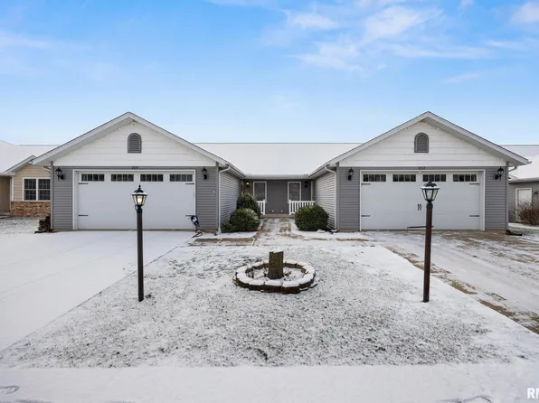 1112 Dixon St, Washington, IL 61571
