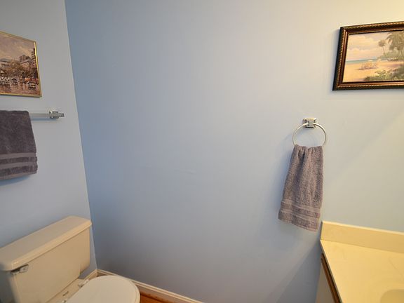 4th image of 10607 Railroad Ct