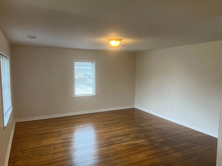 1305 Clifton St — Photo 3