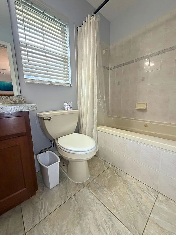 3 bed, 2.0 bath, 1358 sqft, $3,200 — Photo 4