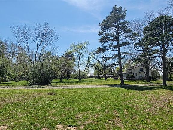 2nd image of 2931 Brune Rd