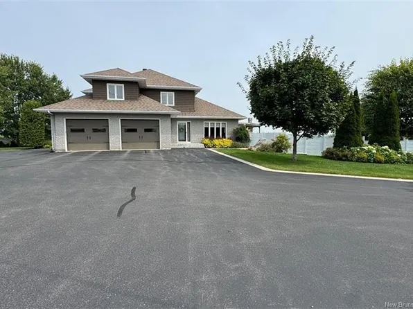 52 Levesque St, Grand Falls, NB E3Z 1A3