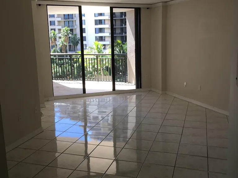 Living/Dining Room/Balcony