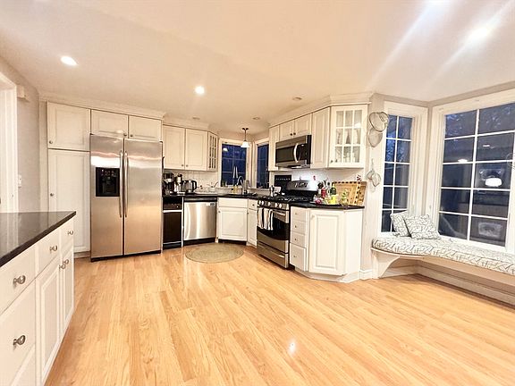 4th image of 11 Tophet Rd