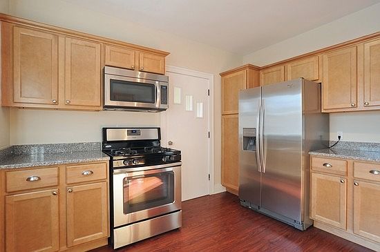2nd image of 926 N Ash St