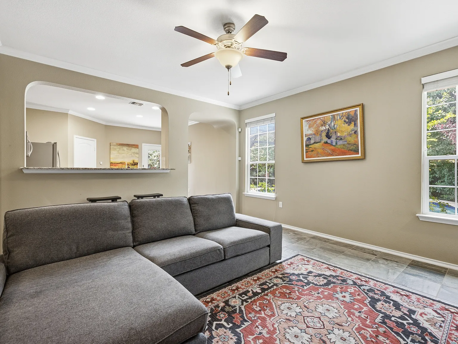 3 bed, 1342 sqft, $2,400 — Photo 3