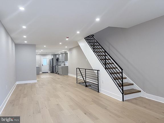 3rd image of 4940 Sansom St