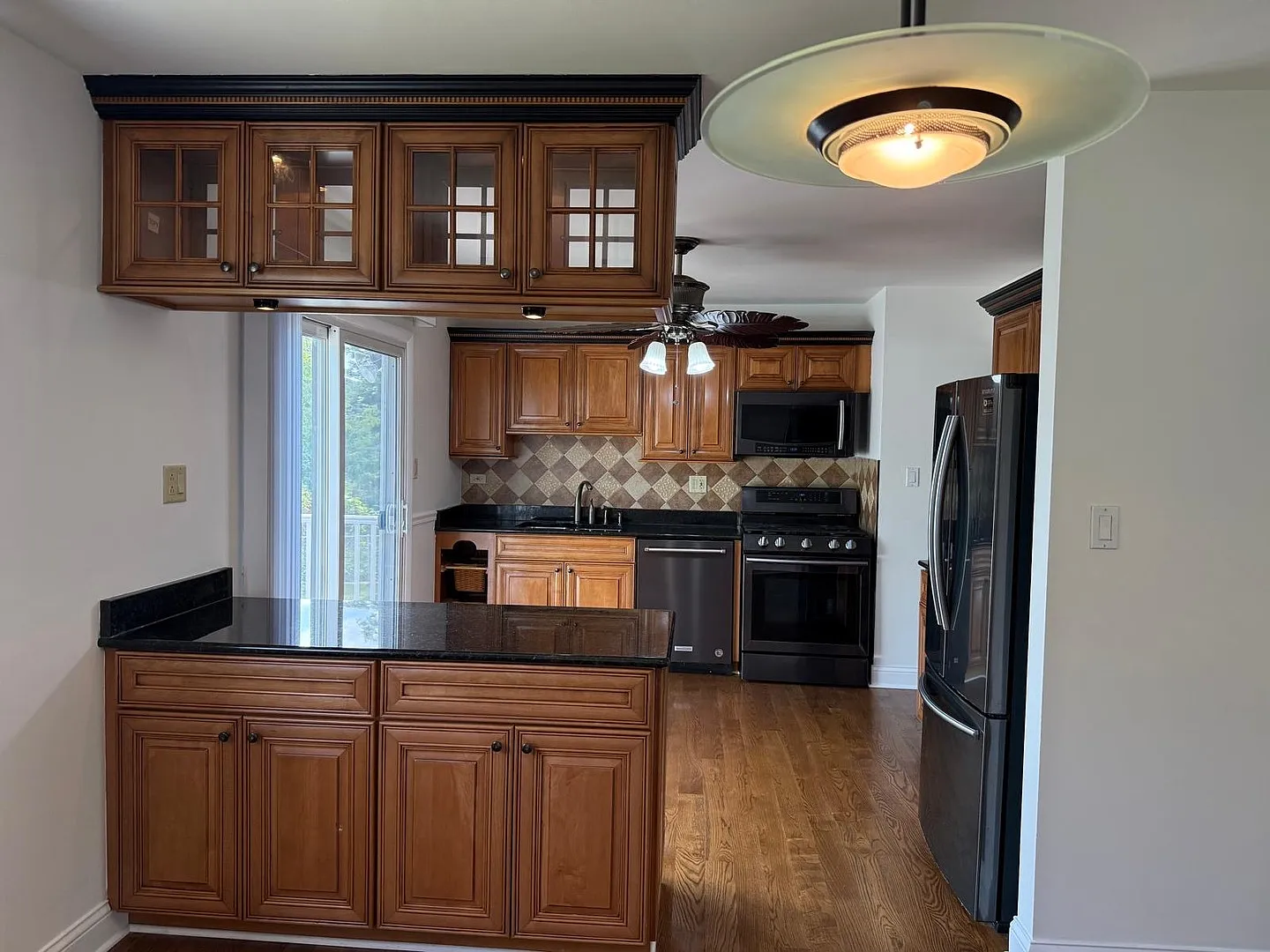 3 bed, 2000 sqft, $3,200 — Photo 4