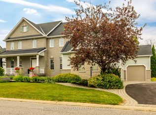 10 Beechgrove Gdns, Ottawa, ON K2S 1W5