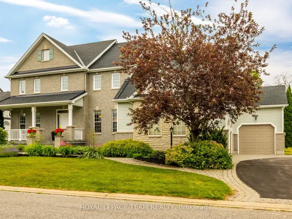 10 Beechgrove Gdns, Ottawa, ON K2S 1W5