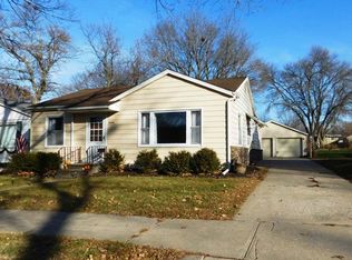 1004 Cedar St, Charles City, IA 50616