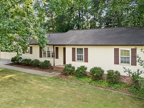 2nd image of 816 Brentwood Way