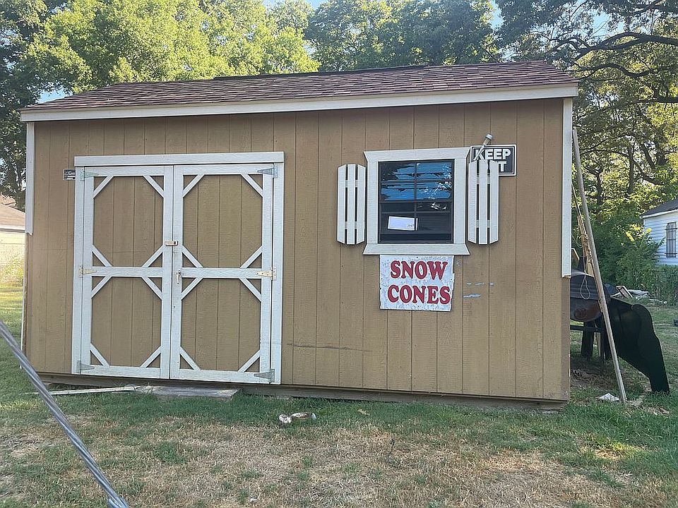 2nd image of 2248 Lyon Ave