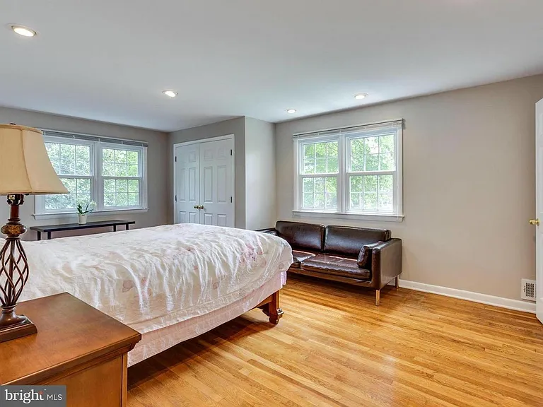 7002 Tyndale St — Photo 16