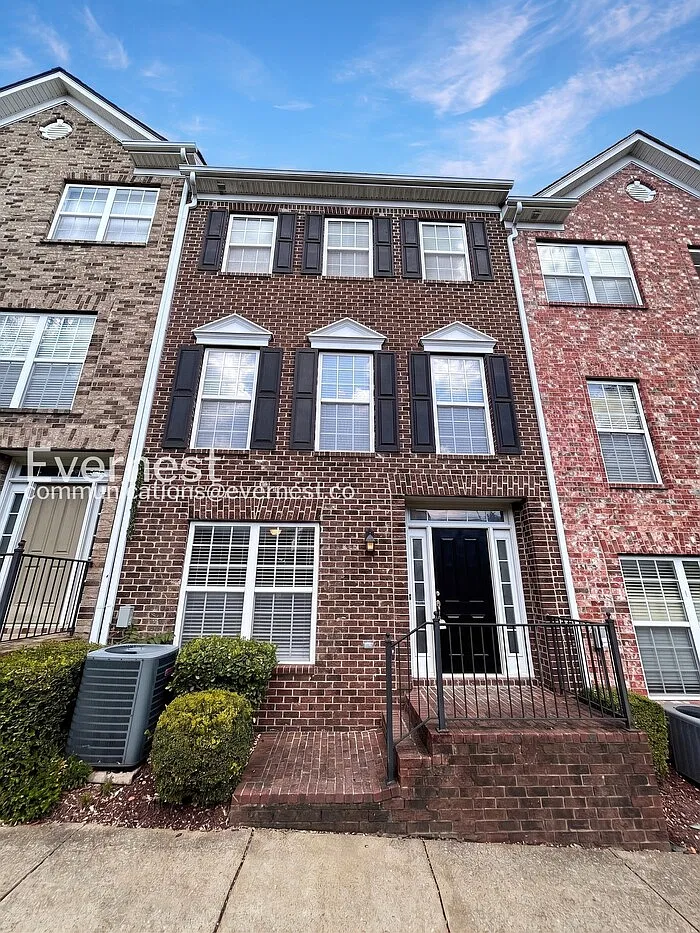 2 bed, 2.5 bath, 1646 sqft, $2,255 — Photo 1