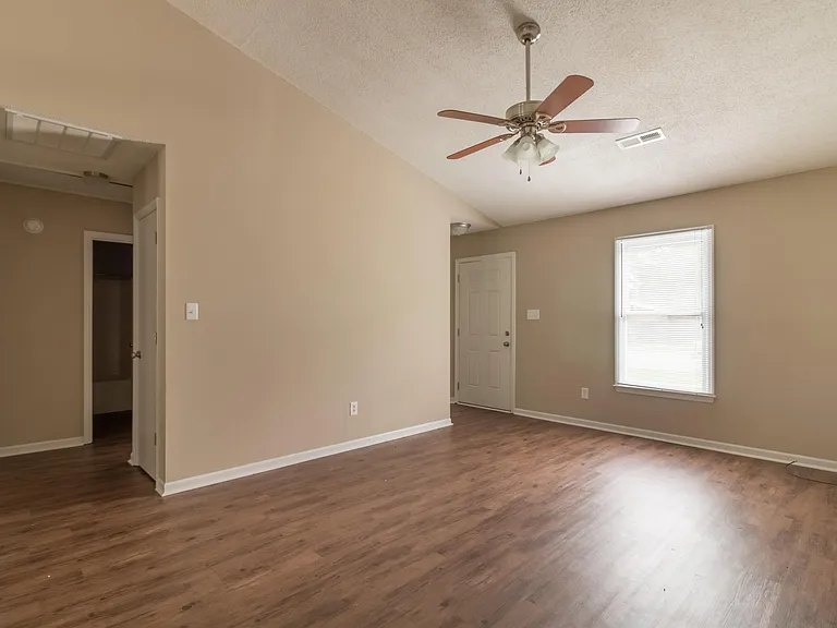170 Corey Cir — Photo 4