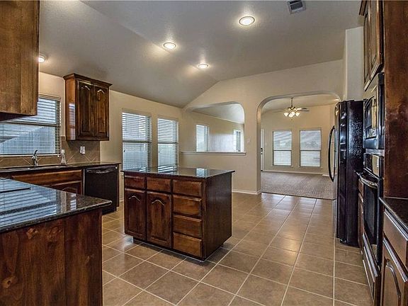 4th image of 1604 Salado Trl