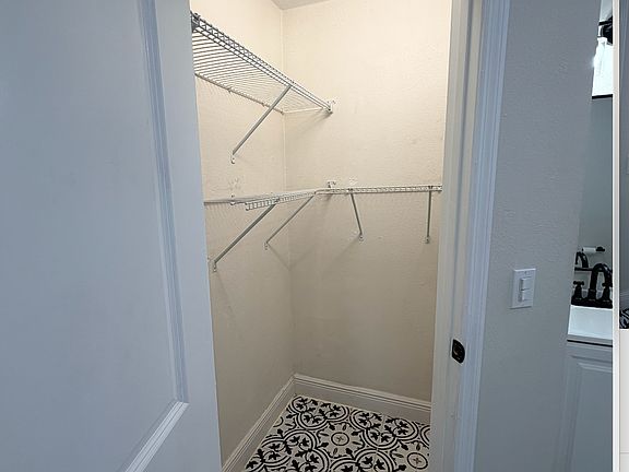 5th image of 4005 N Glen Ave #1