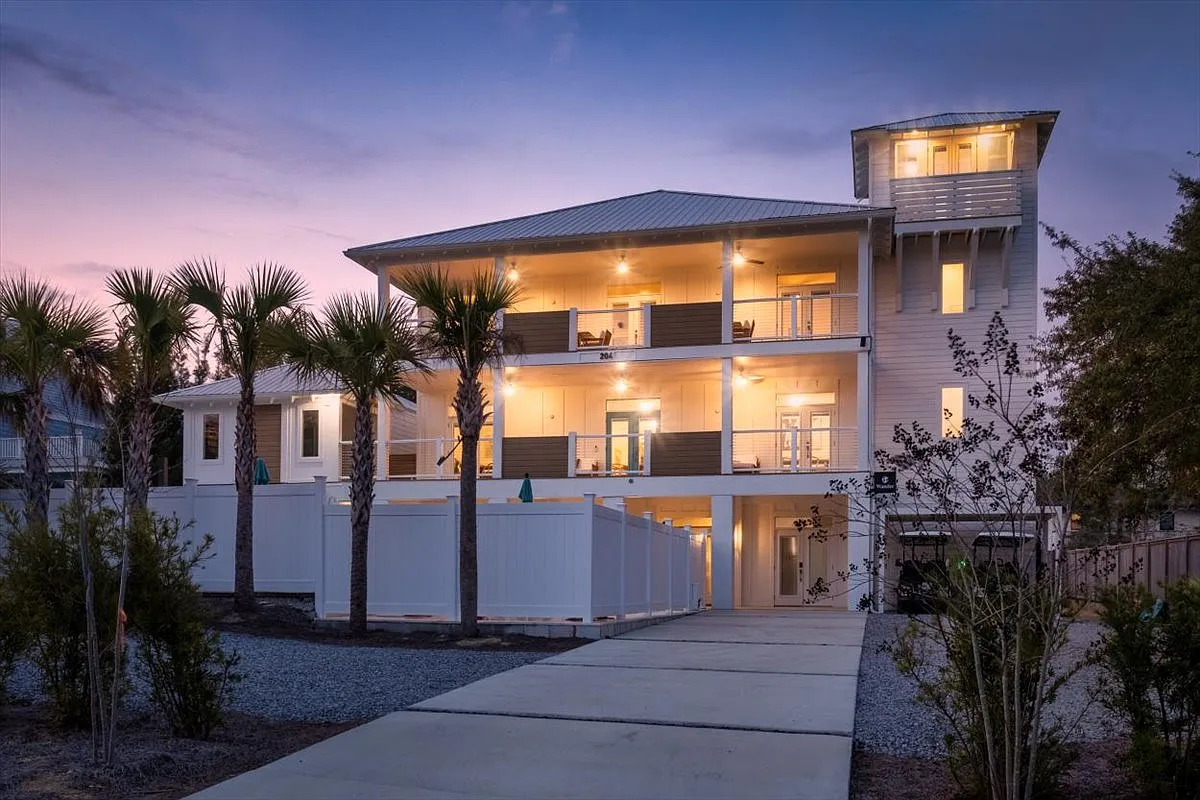 10 bed, 6687 sqft, $40,000 — Photo 1