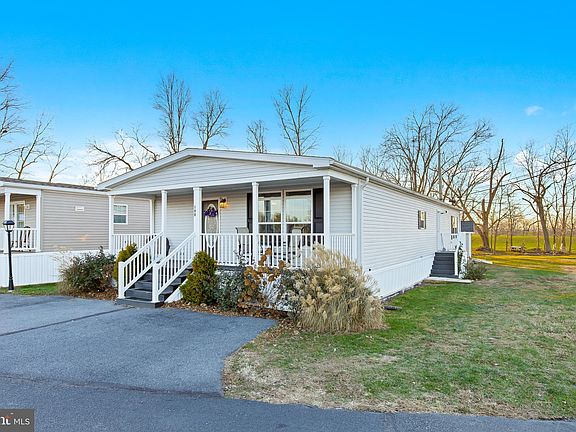 3rd image of 198 Amber Cir