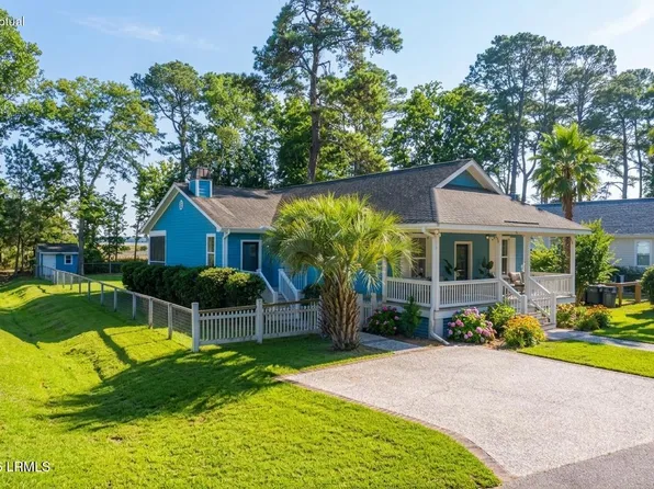 8 River Drive, Lady's Island, SC 29907