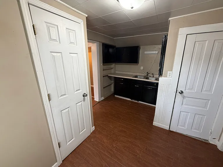 213 E High St — Photo 1