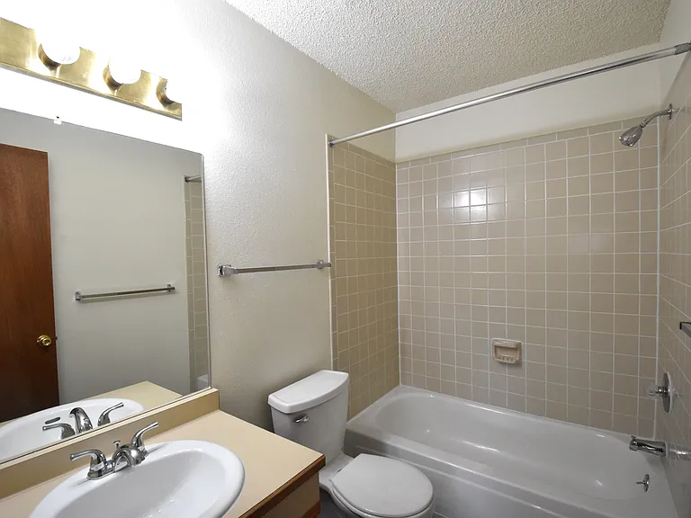1929 Walnut St #6 — Photo 8
