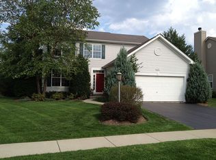 305 Tanager Ln, Lindenhurst, IL 60046