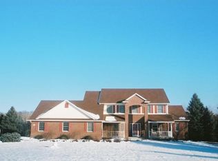 725 Peter Ln, Hudson, WI 54016