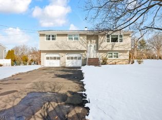 3 Stafford Dr, Piscataway, NJ 08854