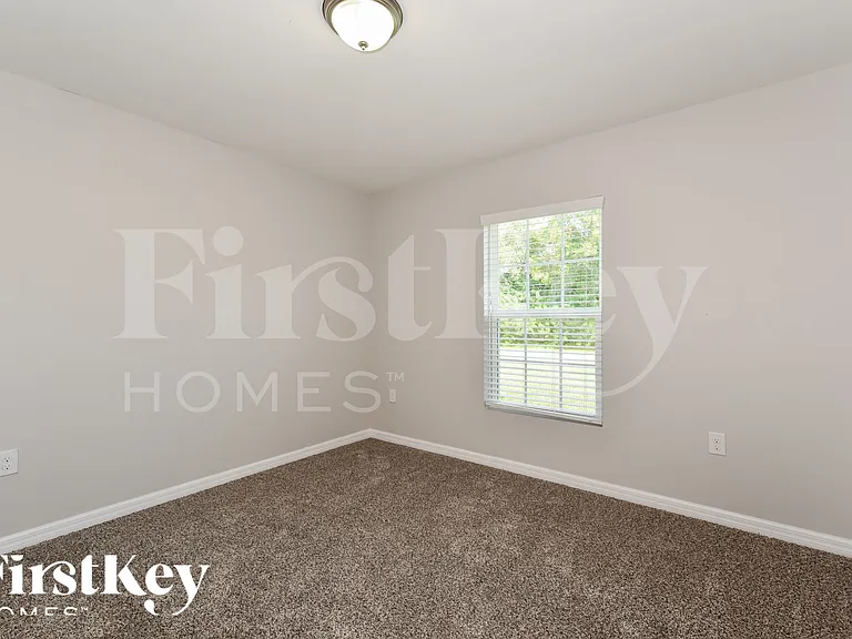 1195 Desmond St — Photo 15